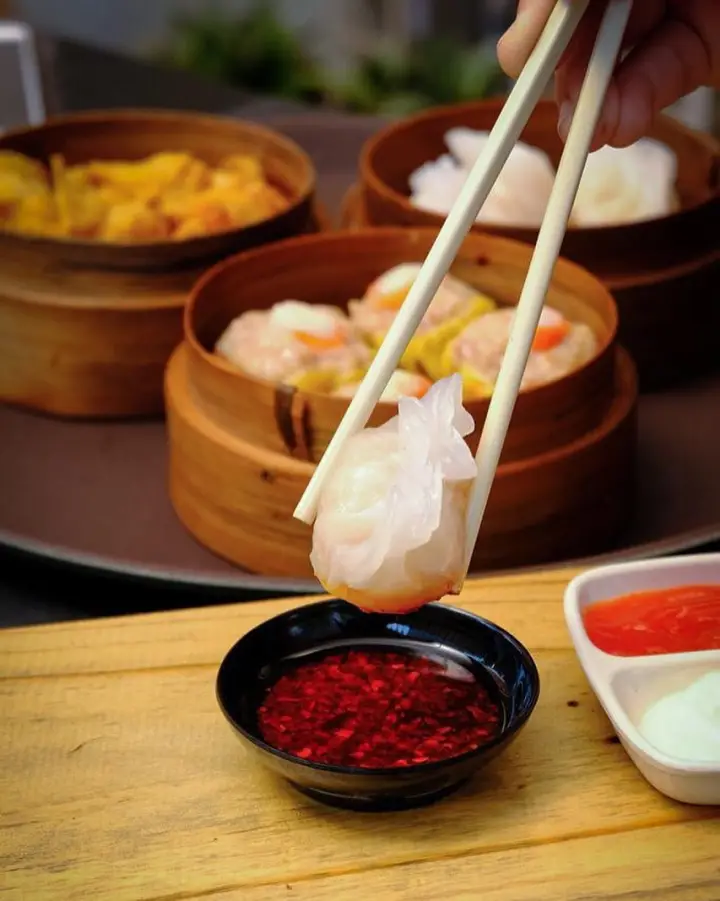 Hakau dicocol chili oil