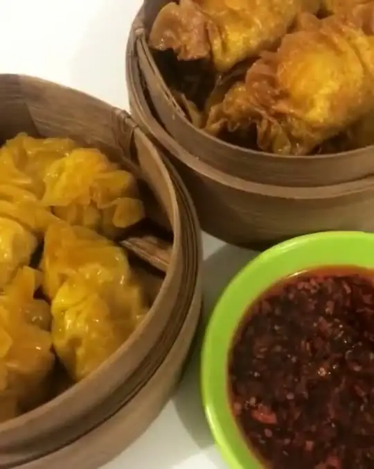 Wonton & dimsum goreng, siap disantap